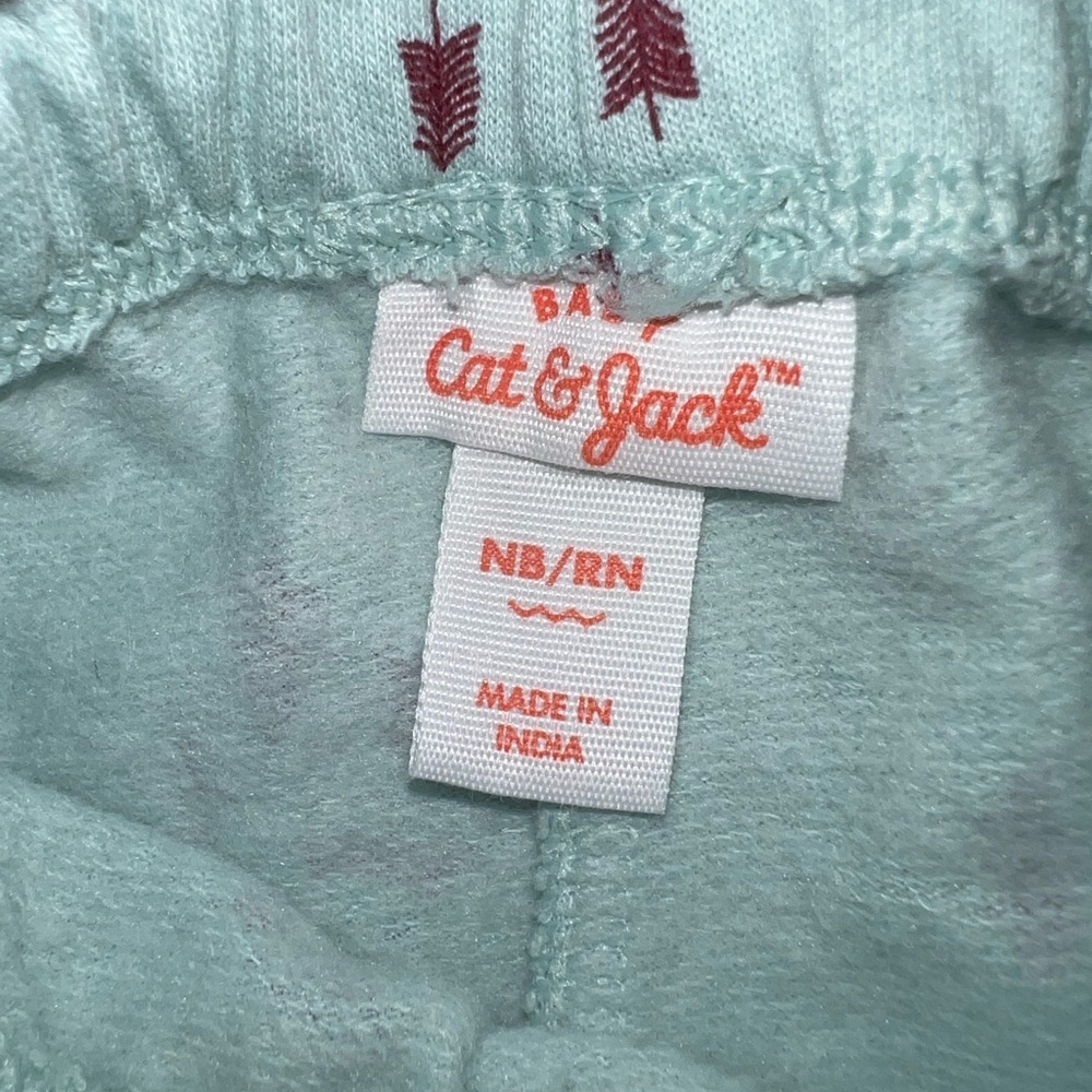 ‼️NWOT: Cat & Jack Christmas Tree Matching Set - NB - Picture 4 of 4